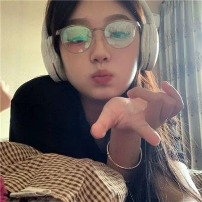 滑板少年